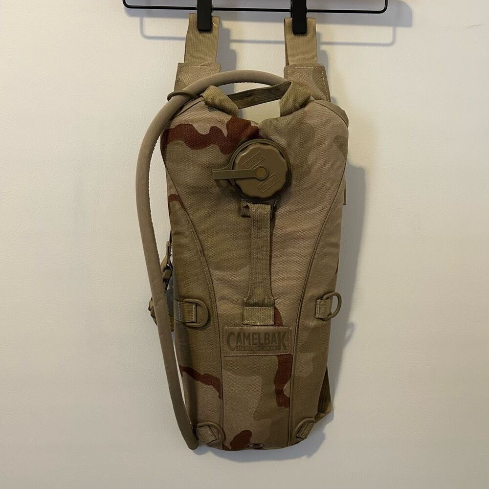 CamelBak Maximum Gear Tactical Backpack Desert Camo Hydration Pack Missing bite